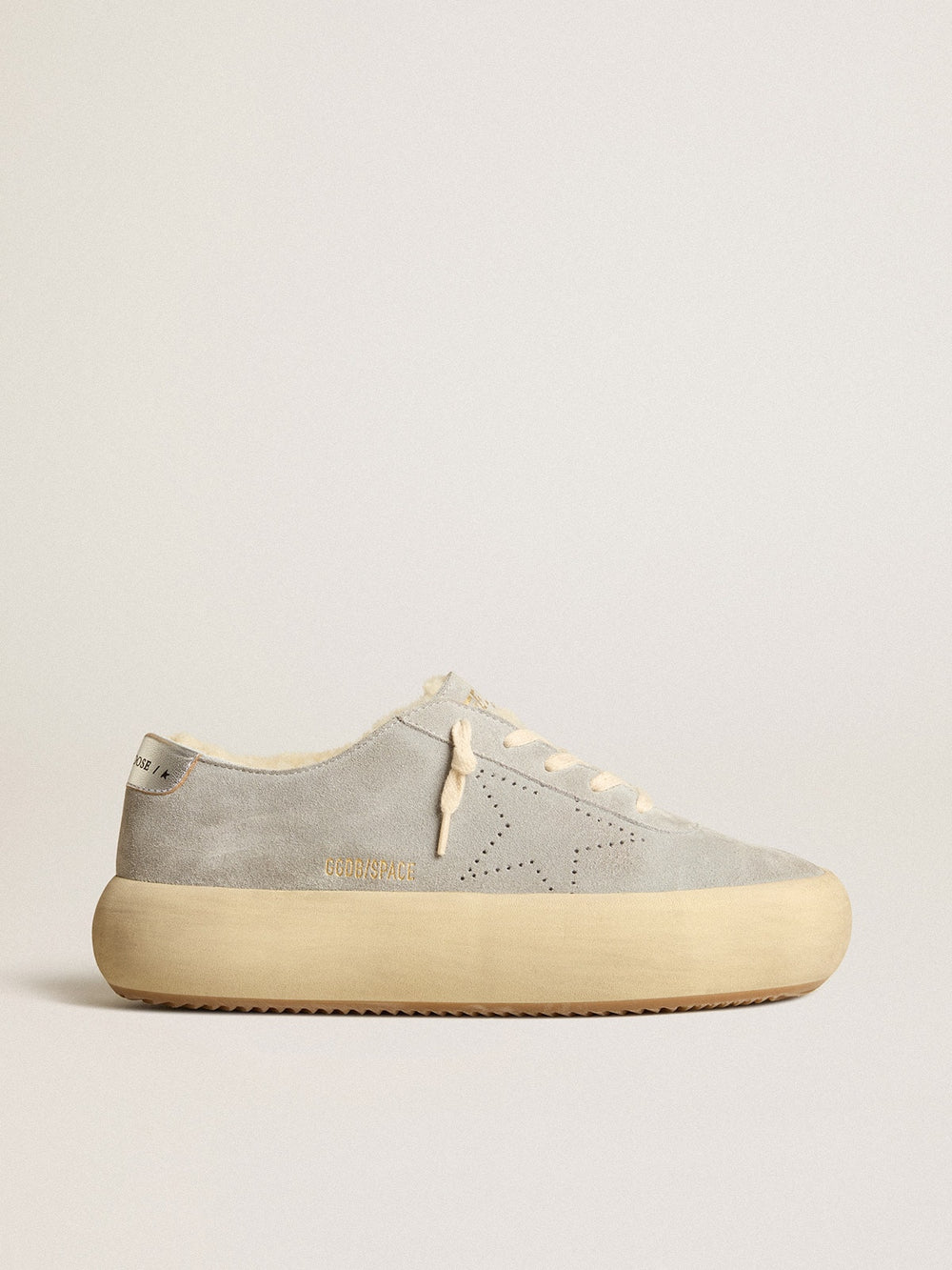 Golden Goose Men’s Space-Star shoes in ice-gray suede with shearling lining