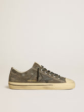 Golden Goose Men’s V-Star in black suede with black leather star