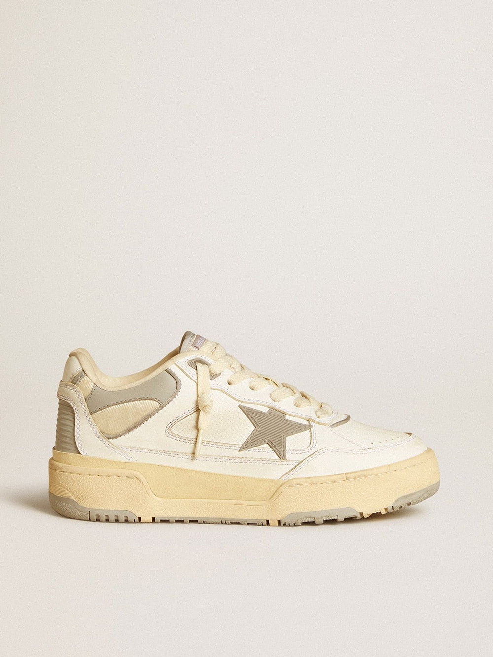 Golden Goose Men’s Forty2 with grey star and white leather heel tab