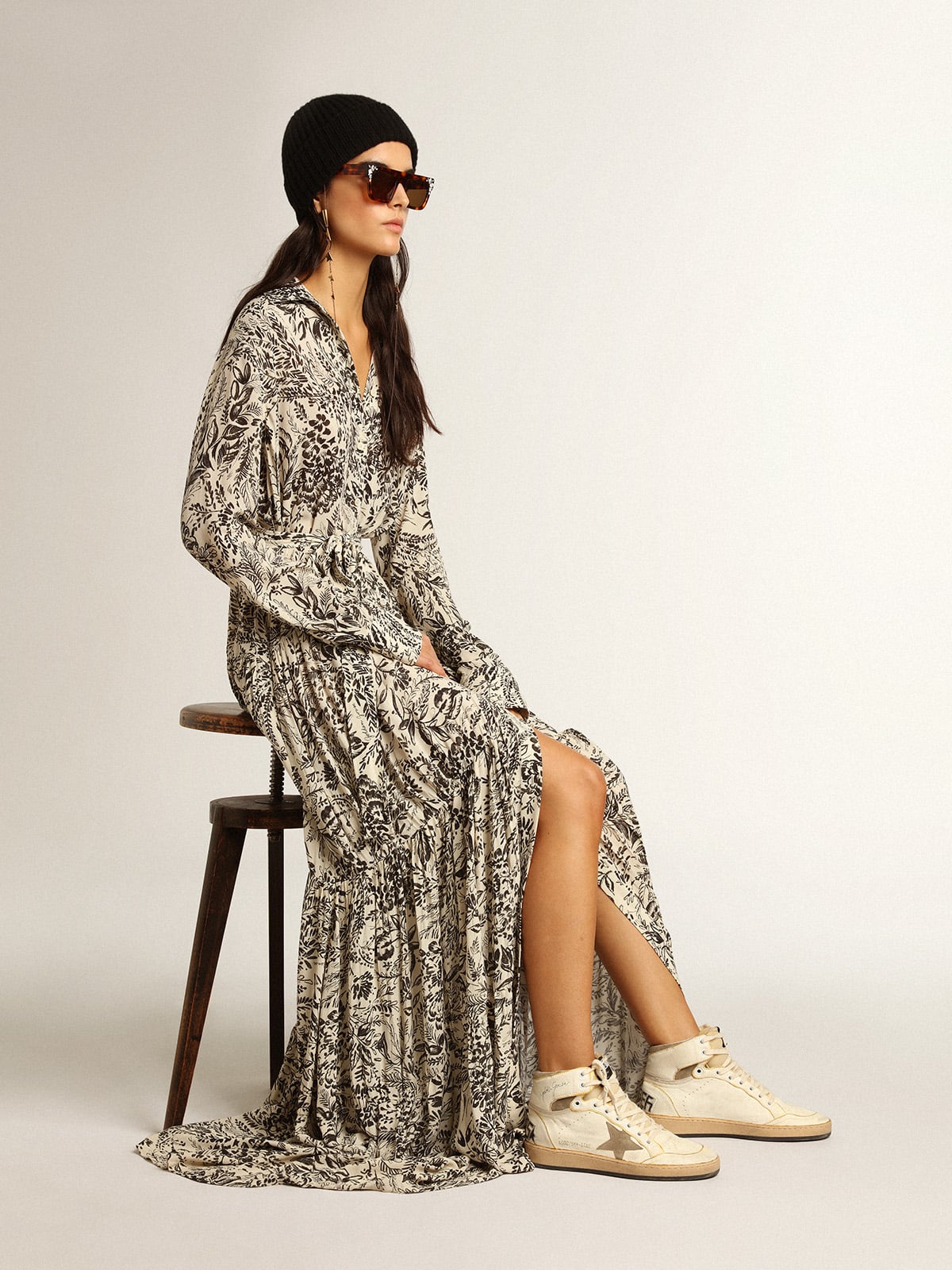 Golden Goose Women’s Sky-Star in white nappa leather with dove-gray suede star