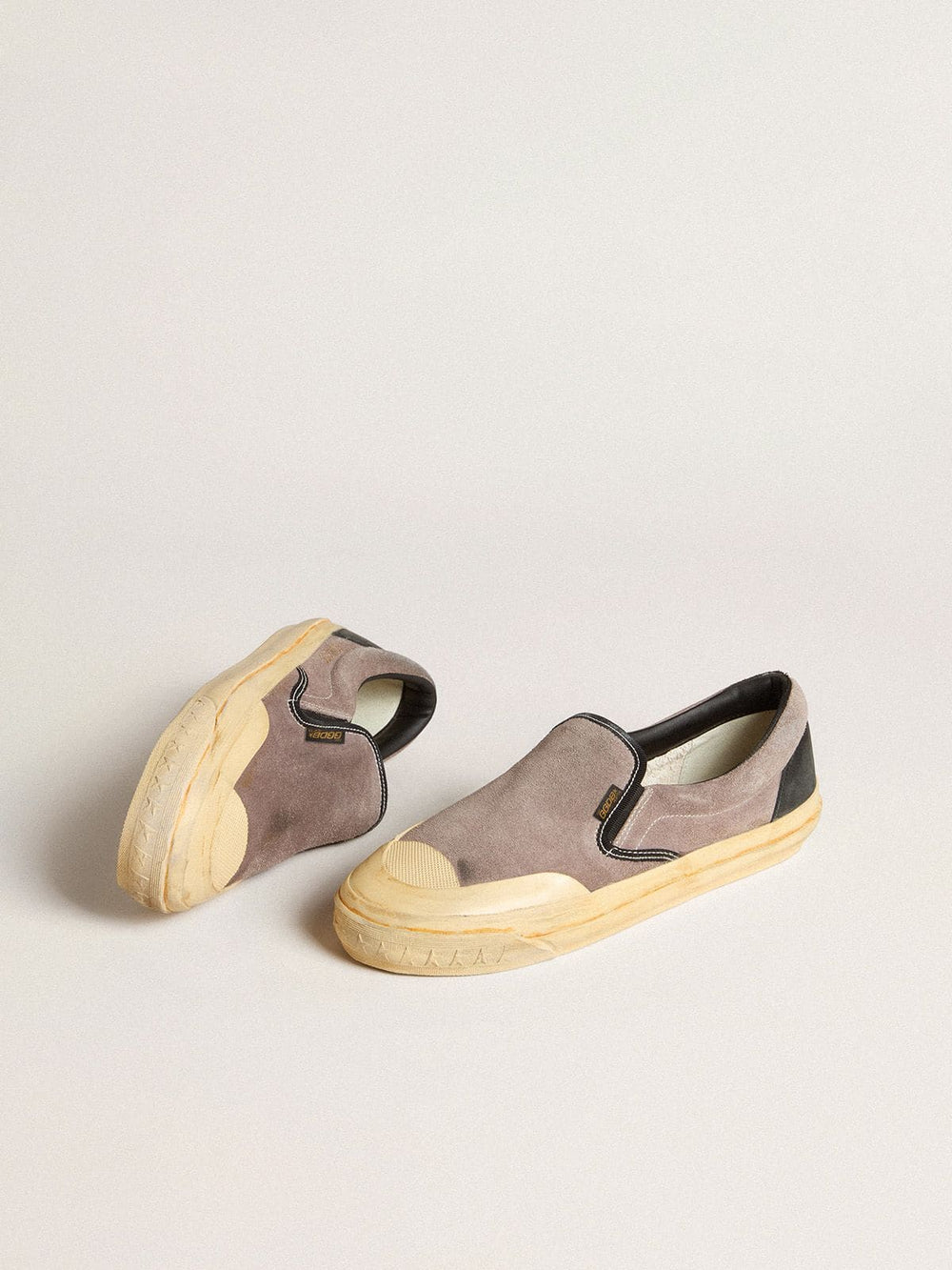Golden Goose Women's VCE Penstar in dove-gray suede with black leather heel tab