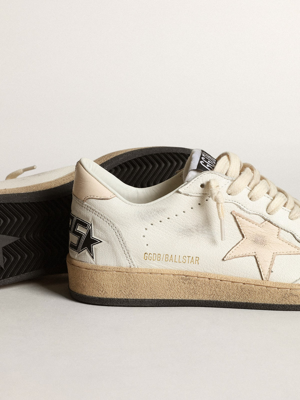 Golden Goose Ball Star  in white nappa with a salmon-pink nappa star
