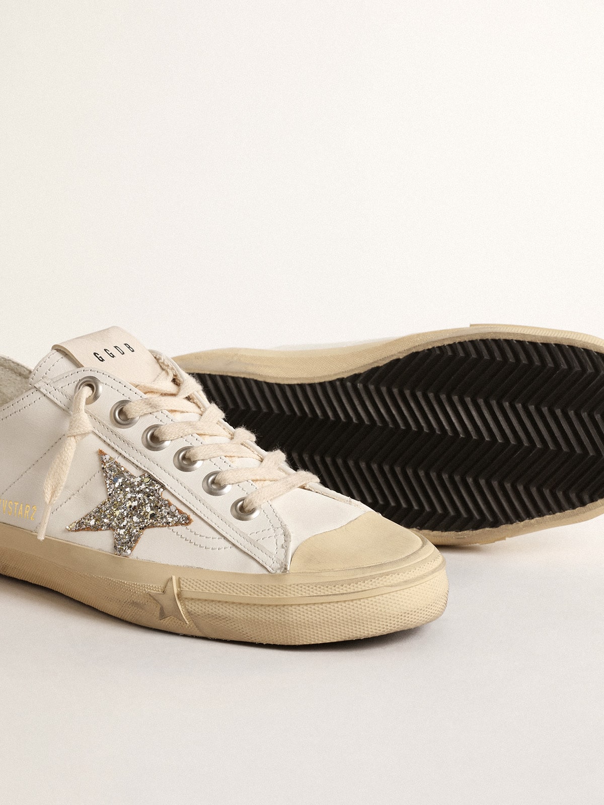 Golden Goose V-Star in white leather with a platinum glitter star