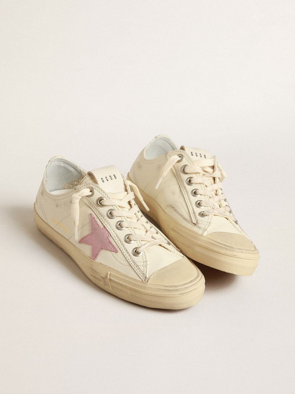 Golden Goose V-Star in beige nappa leather with old-rose suede star