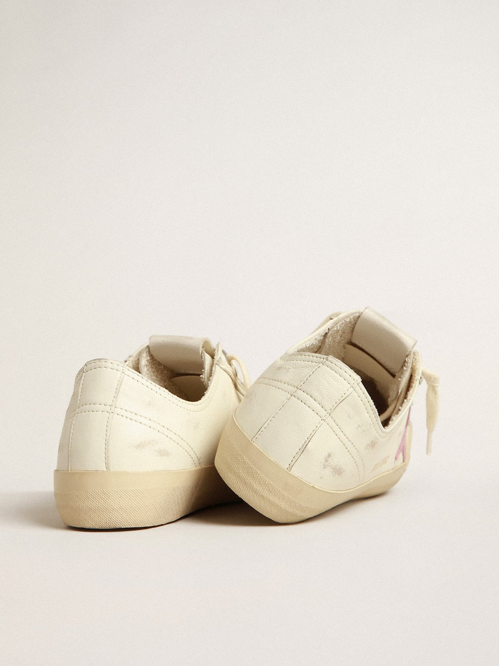 Golden Goose V-Star in beige nappa leather with old-rose suede star