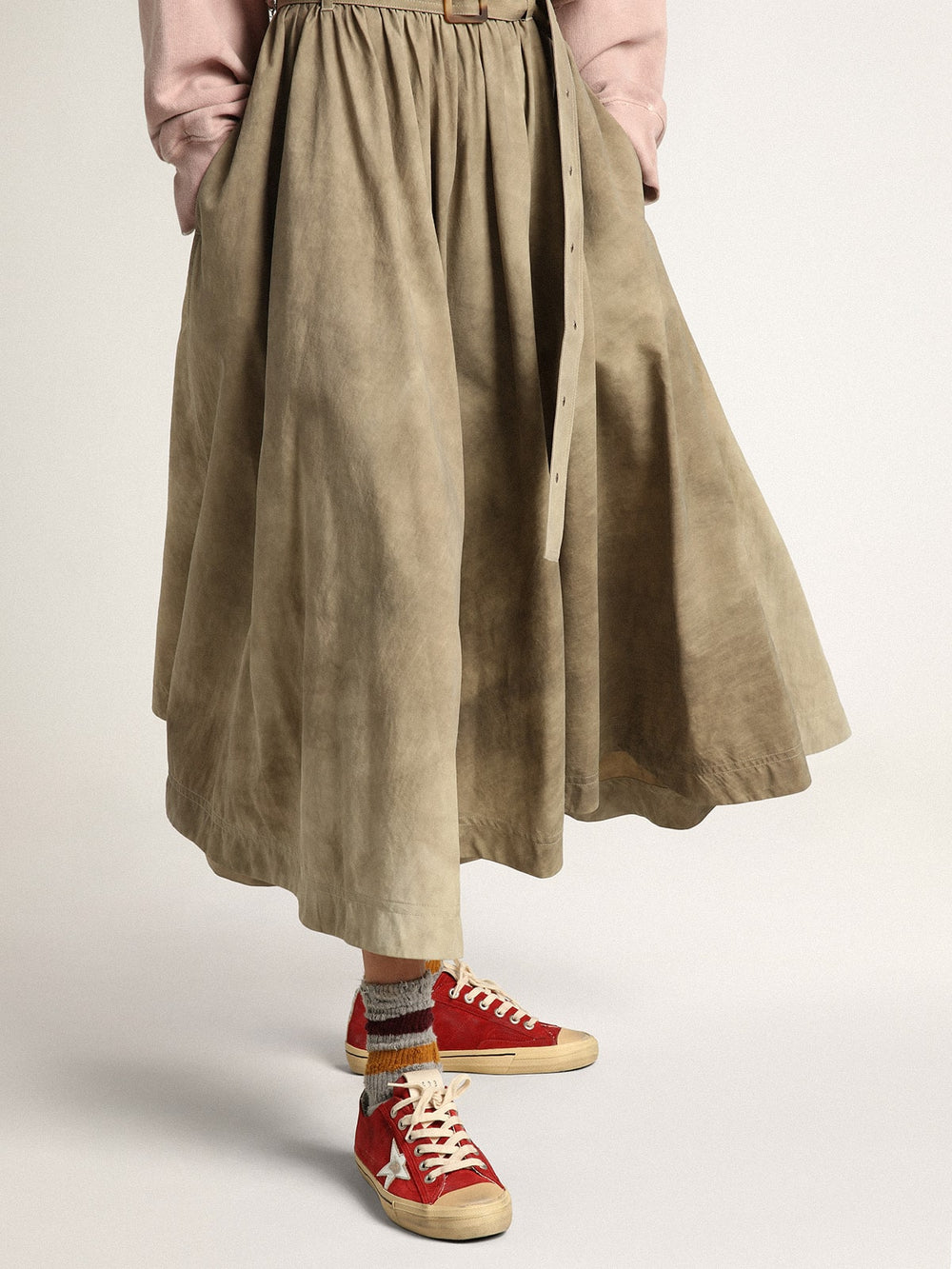 Golden Goose Women's V-Star  in dark red suede with silver star