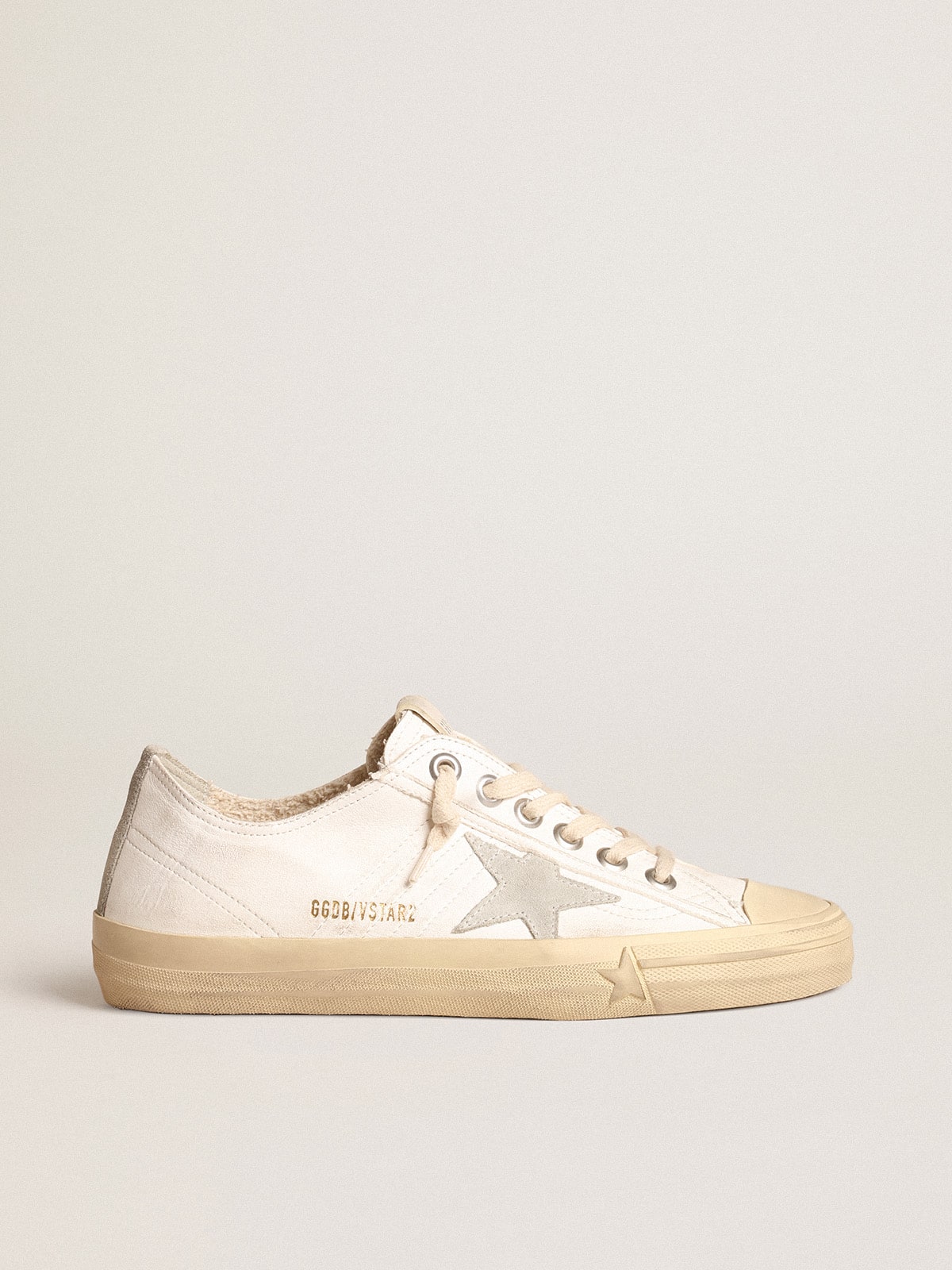 Golden Goose V-Star in nappa leather with ice-gray suede star and heel tab