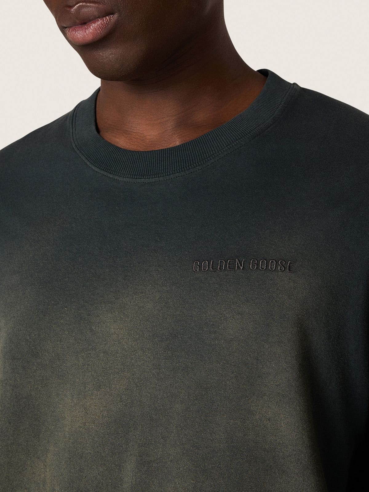 Golden Goose Unisex T-shirt in black cotton jersey with embroidered logo