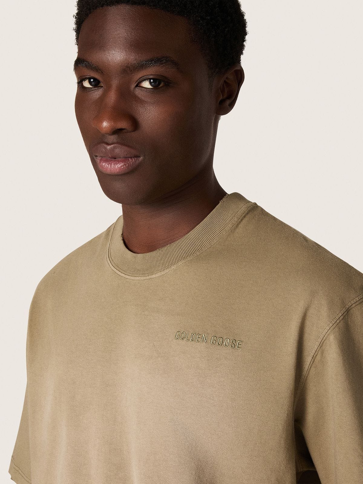 Golden Goose Unisex T-shirt in beige cotton jersey with embroidered logo