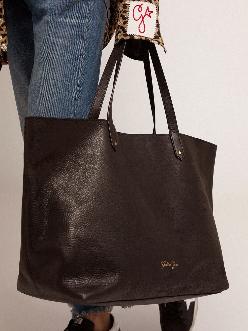Golden Goose Pasadena Bag in black hammered leather with gold logo on the front