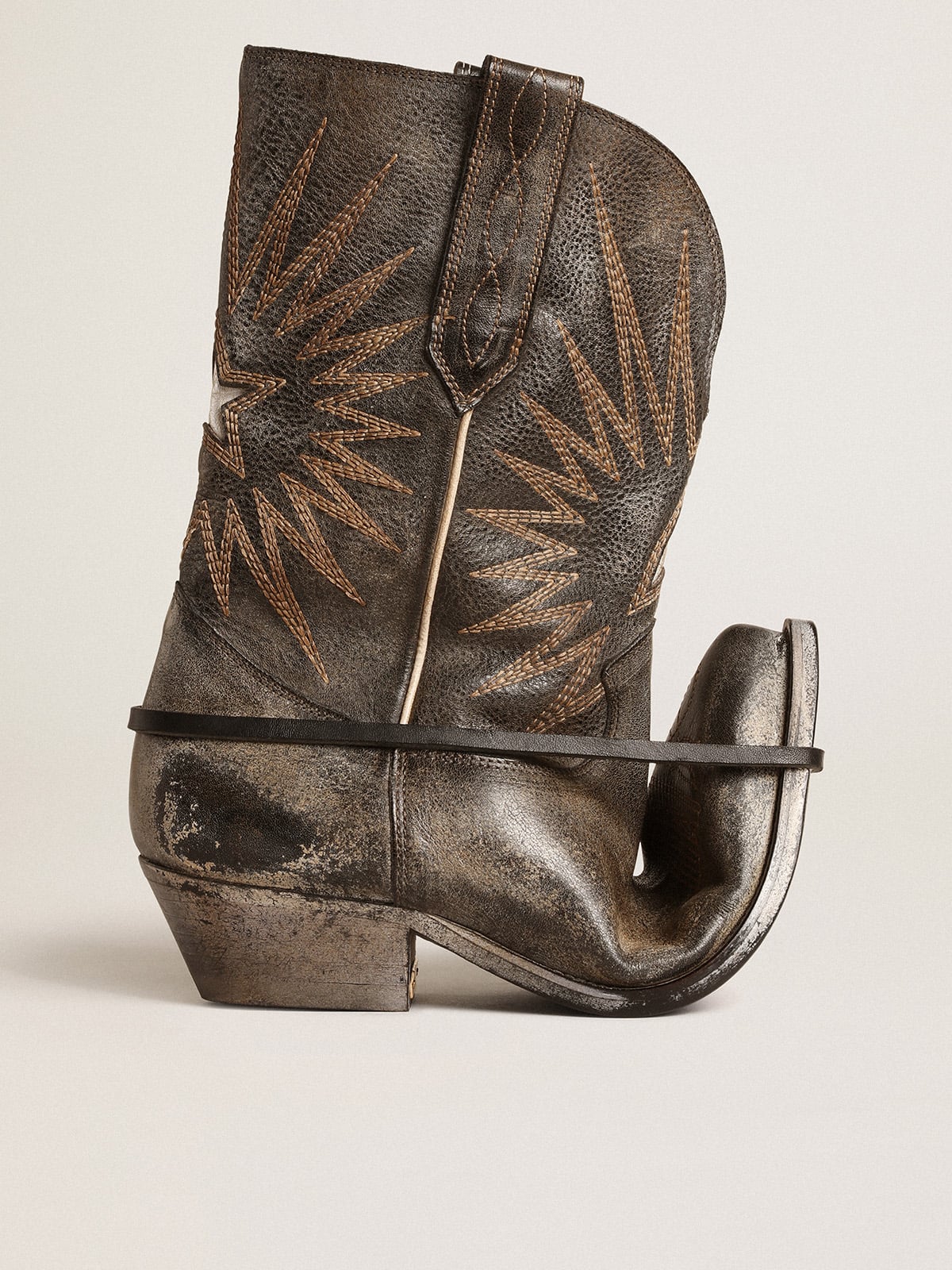 Golden Goose Women’s low Wish Star boots in black leather with silver star