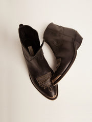 Golden Goose Young ankle boots in black leather with sand-colored embroidery
