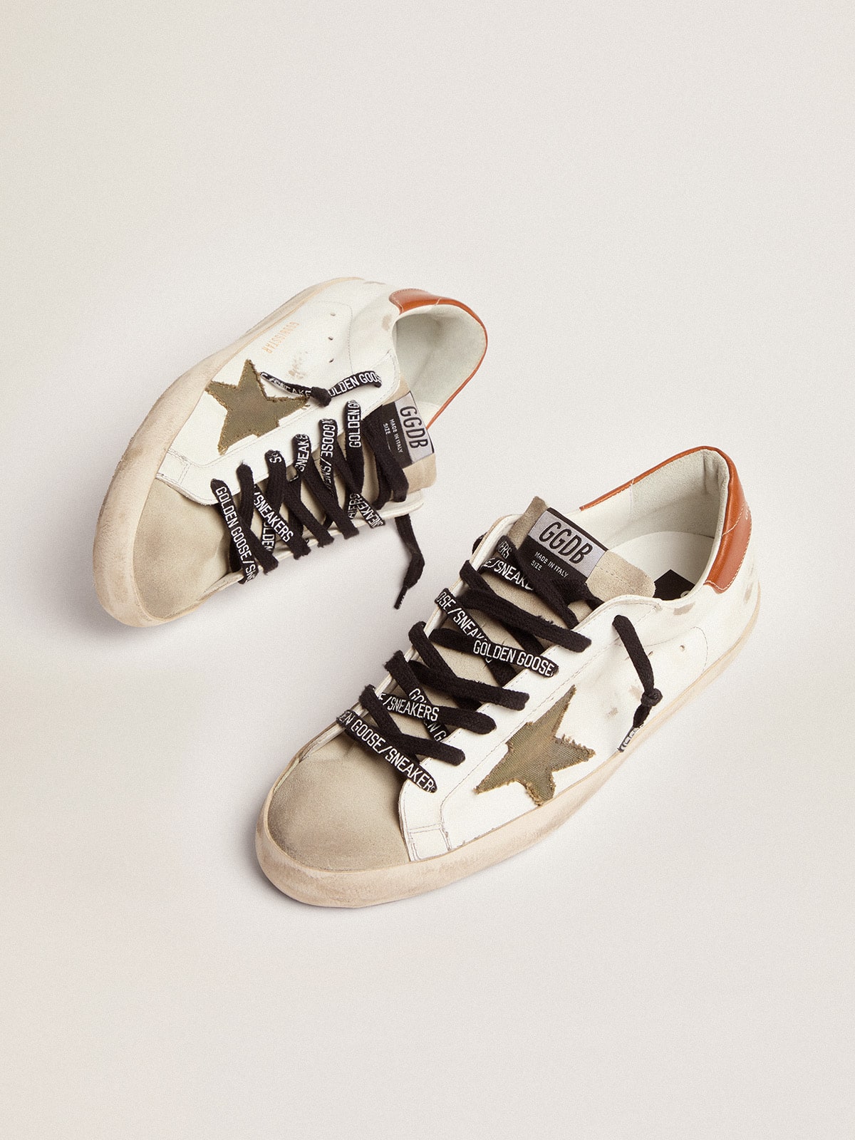 Golden Goose Men's Super-Star with star in olive green canvas