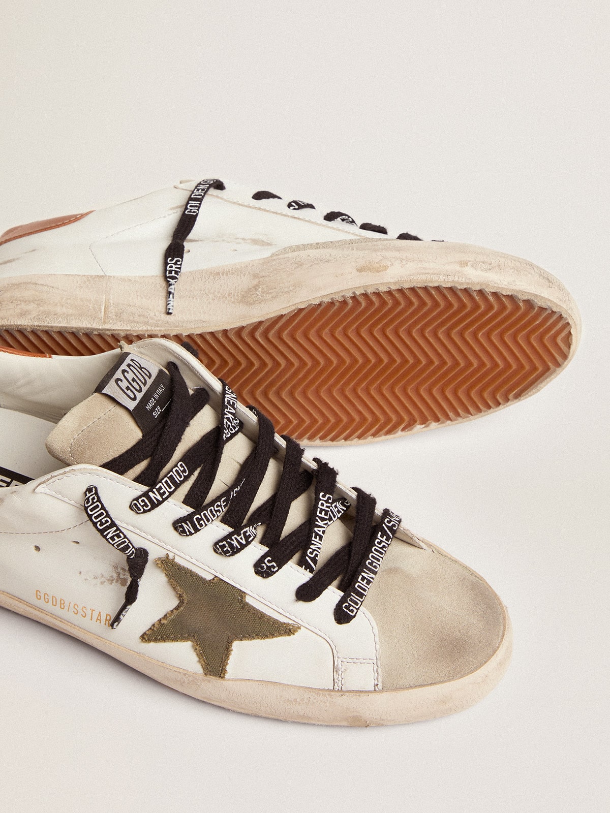 Golden Goose Men's Super-Star with star in olive green canvas