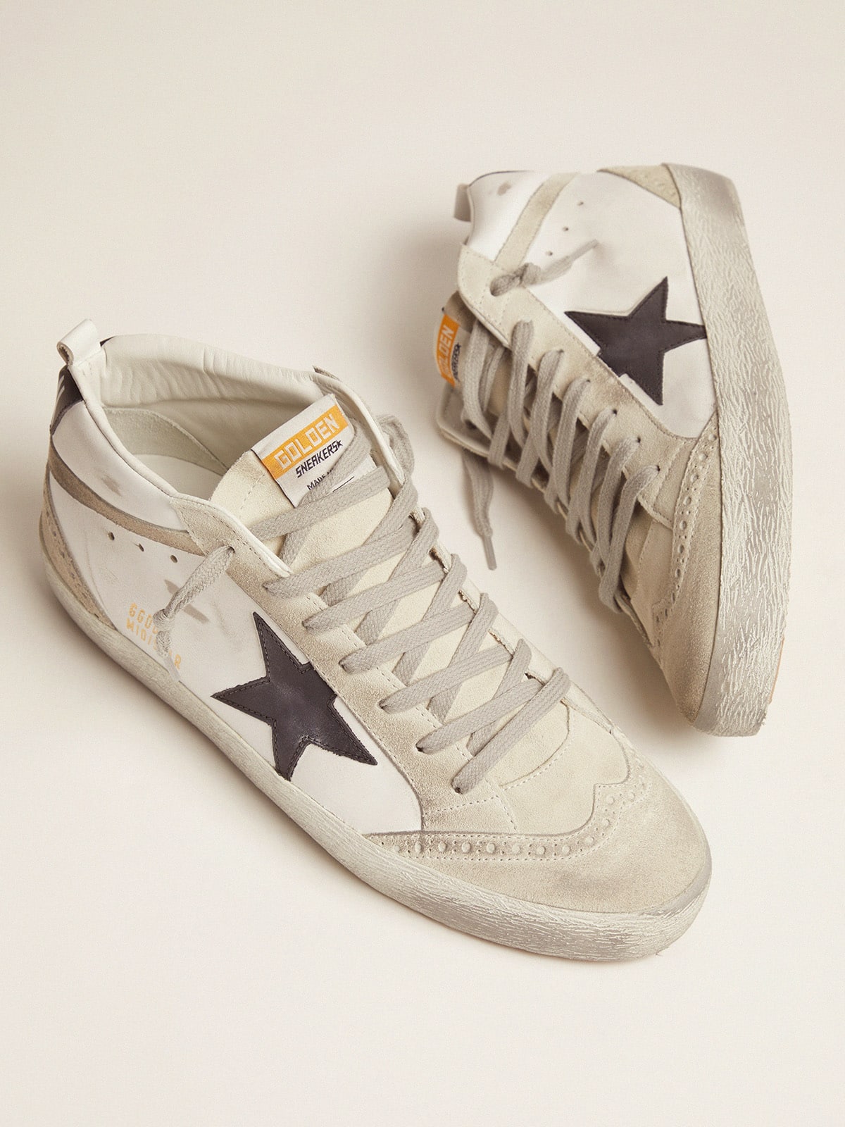 Golden Goose Men's Mid Star white with black star