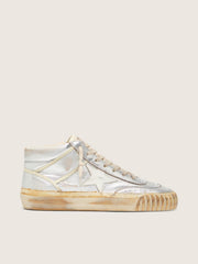 Golden Goose Men’s Mid Star in silver metallic leather with ivory star