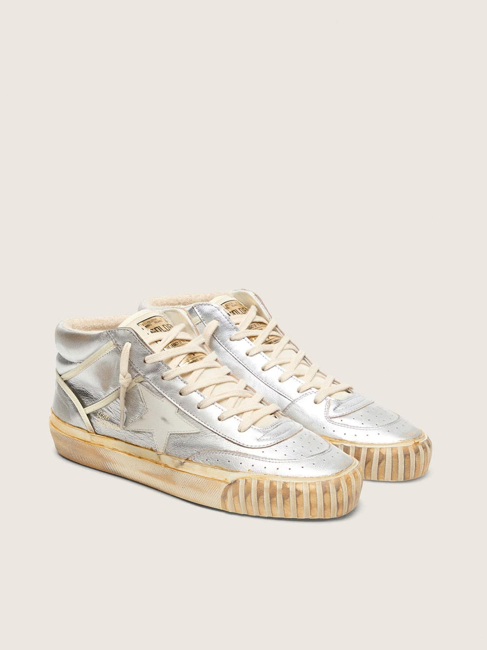 Golden Goose Men’s Mid Star in silver metallic leather with ivory star