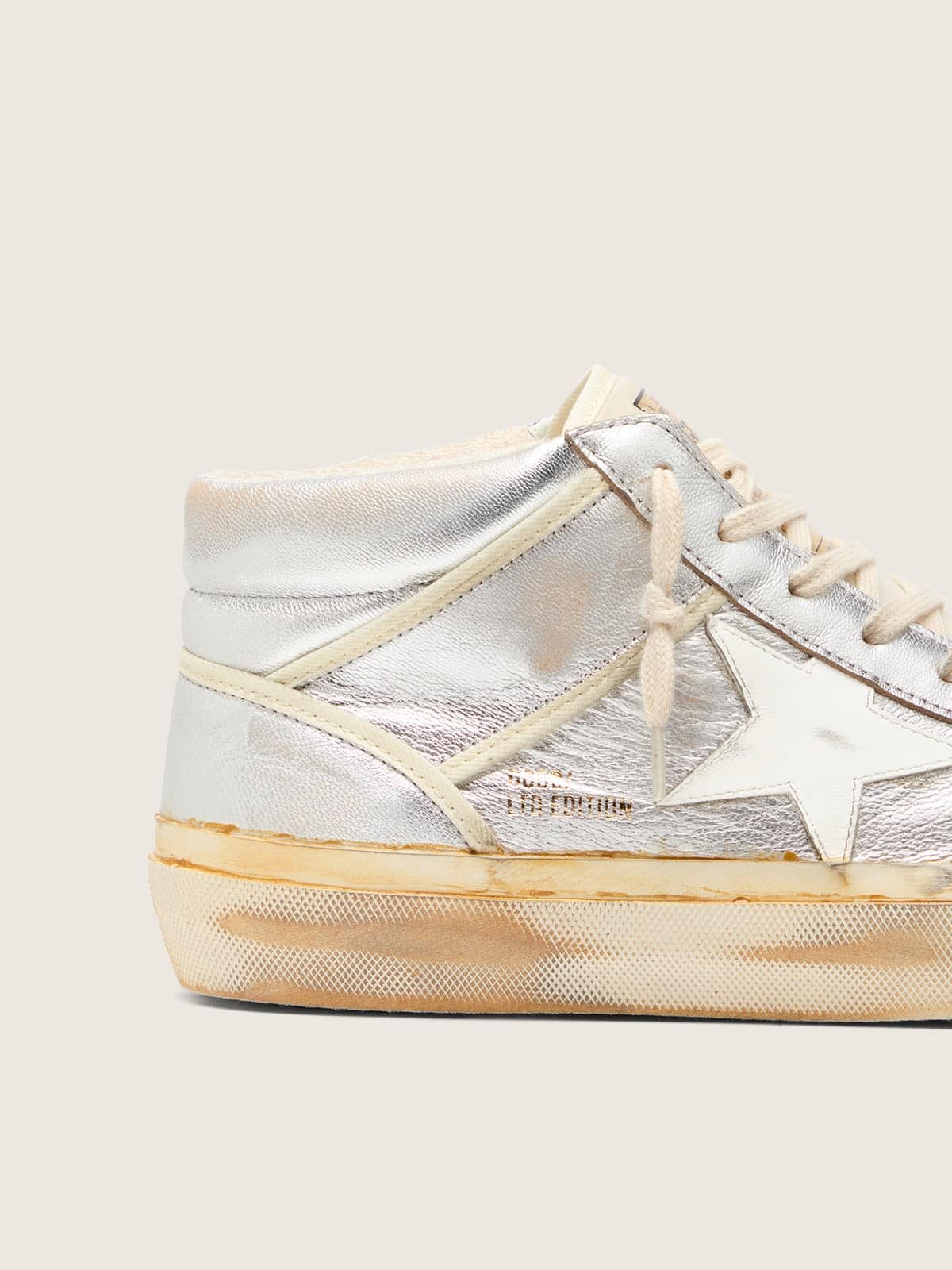 Golden Goose Men’s Mid Star in silver metallic leather with ivory star