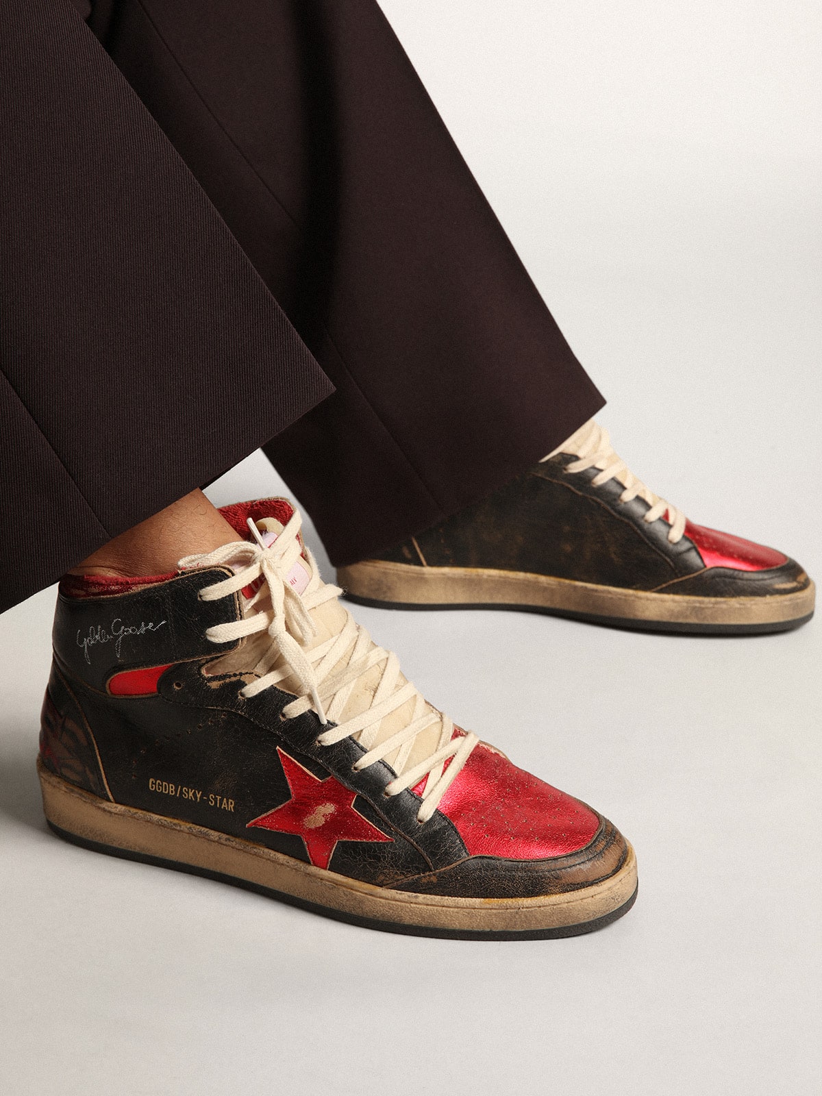 Golden Goose Men's Sky-Star in glossy black leather with red star