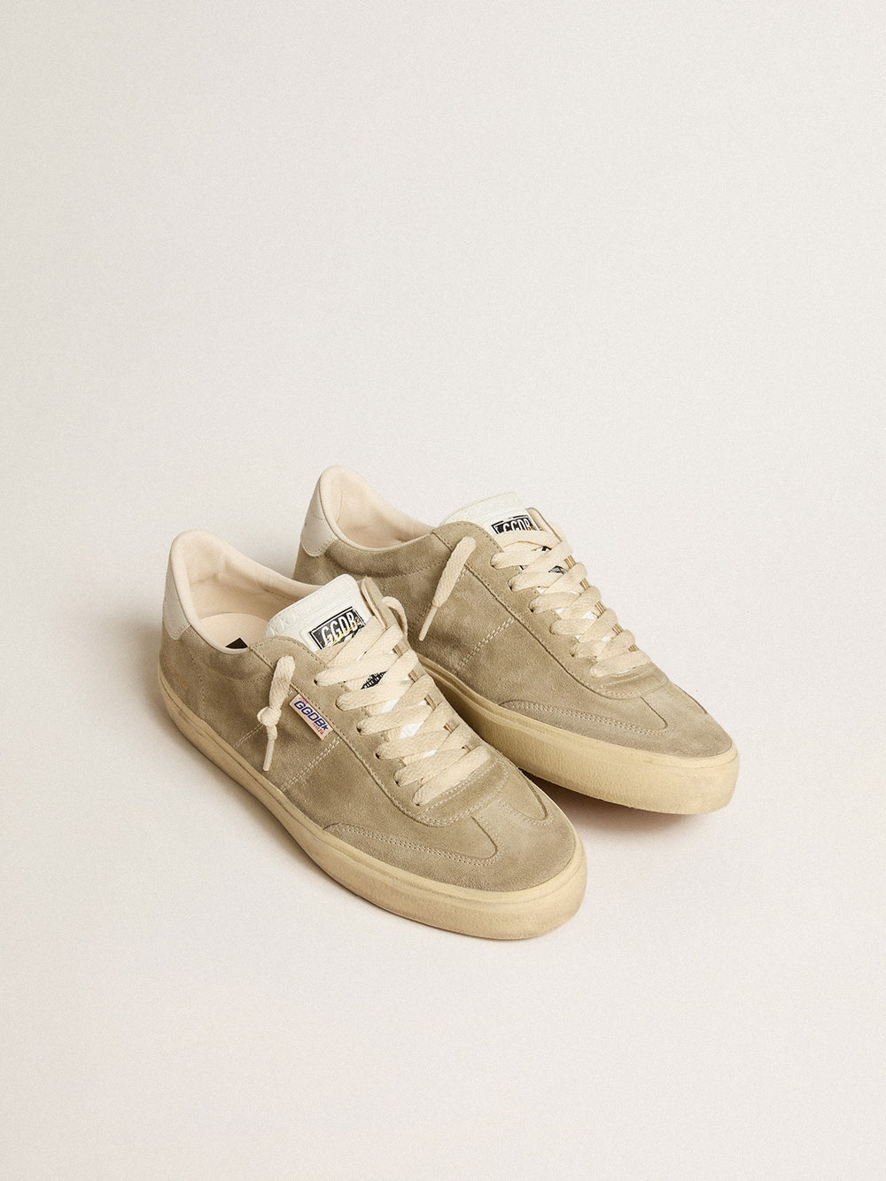 Golden Goose Men's Soul Star in dove-gray suede with white leather heel tab and tongue