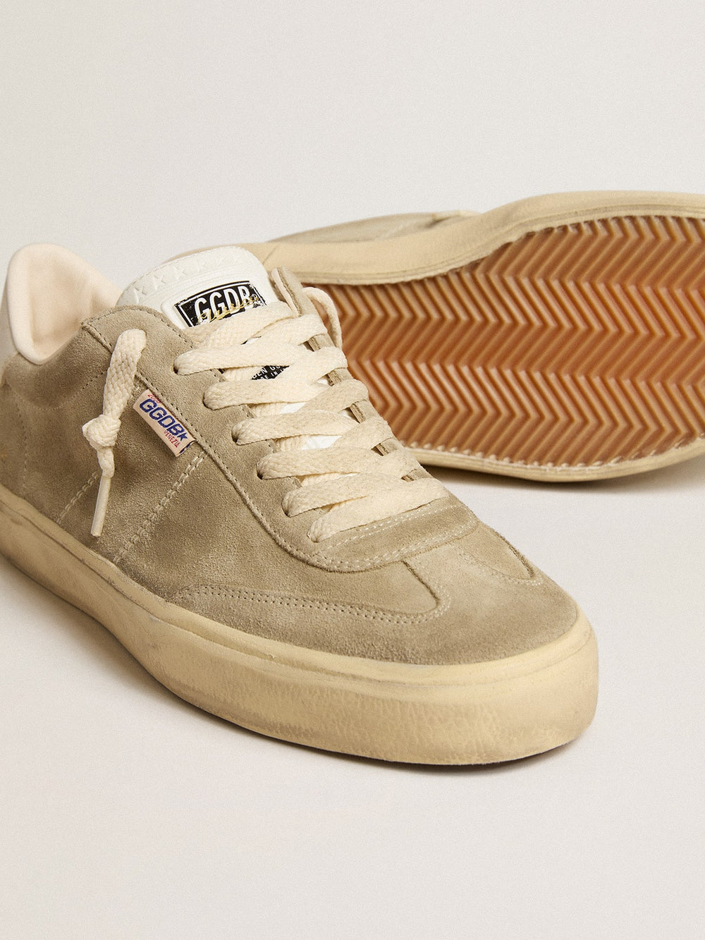 Golden Goose Men's Soul Star in dove-gray suede with white leather heel tab and tongue