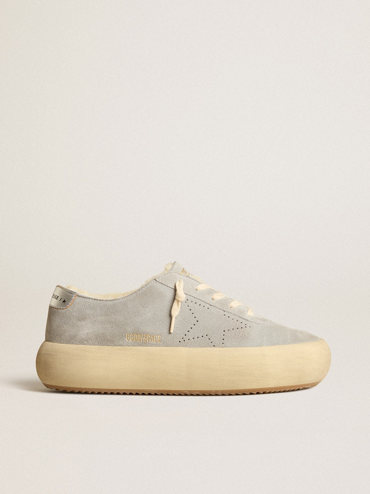 Golden Goose Men’s Space-Star shoes in ice-gray suede with shearling lining