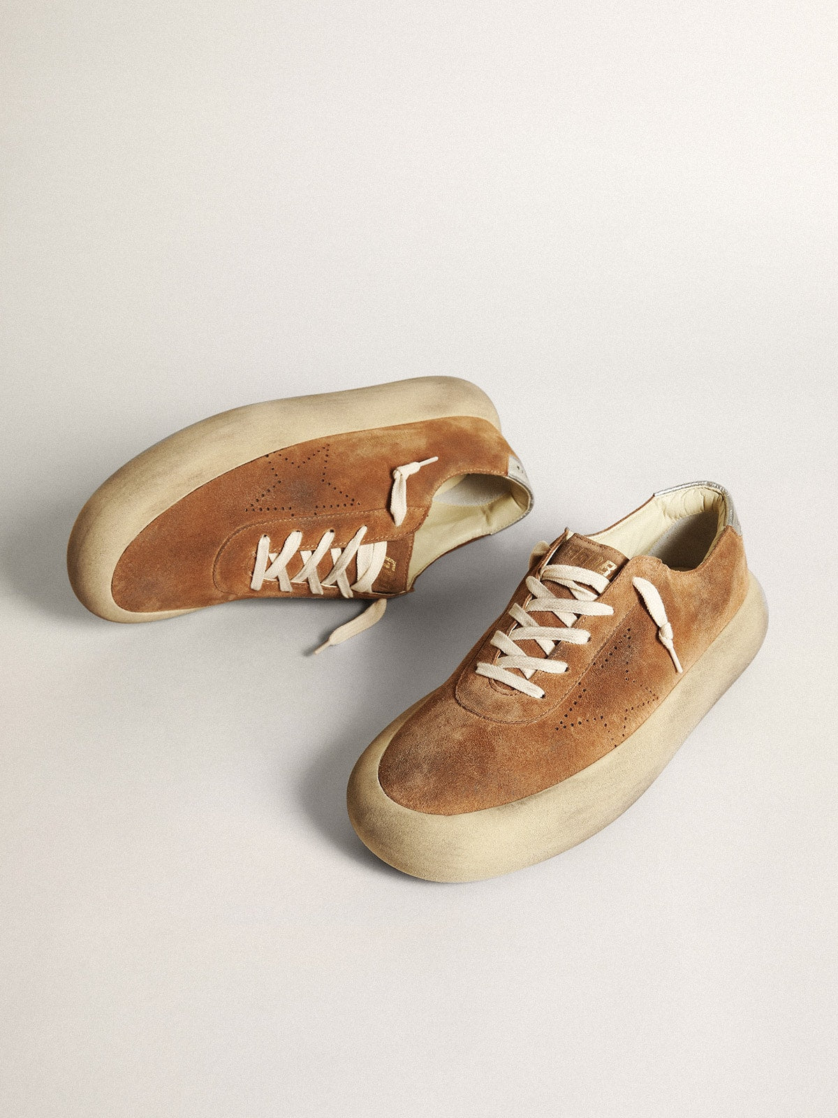 Golden Goose Men's Space-Star in tobacco-colored suede