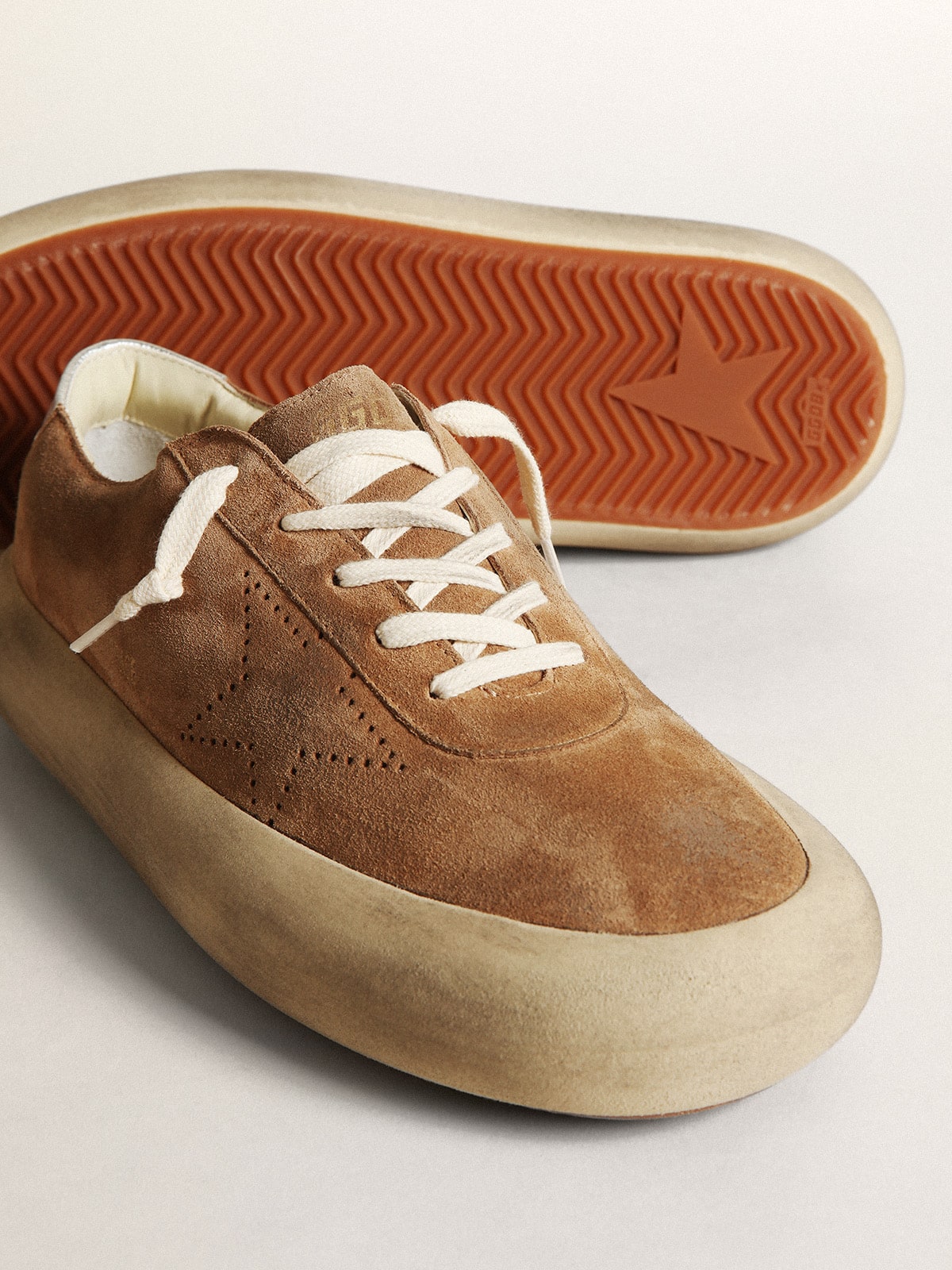 Golden Goose Men's Space-Star in tobacco-colored suede