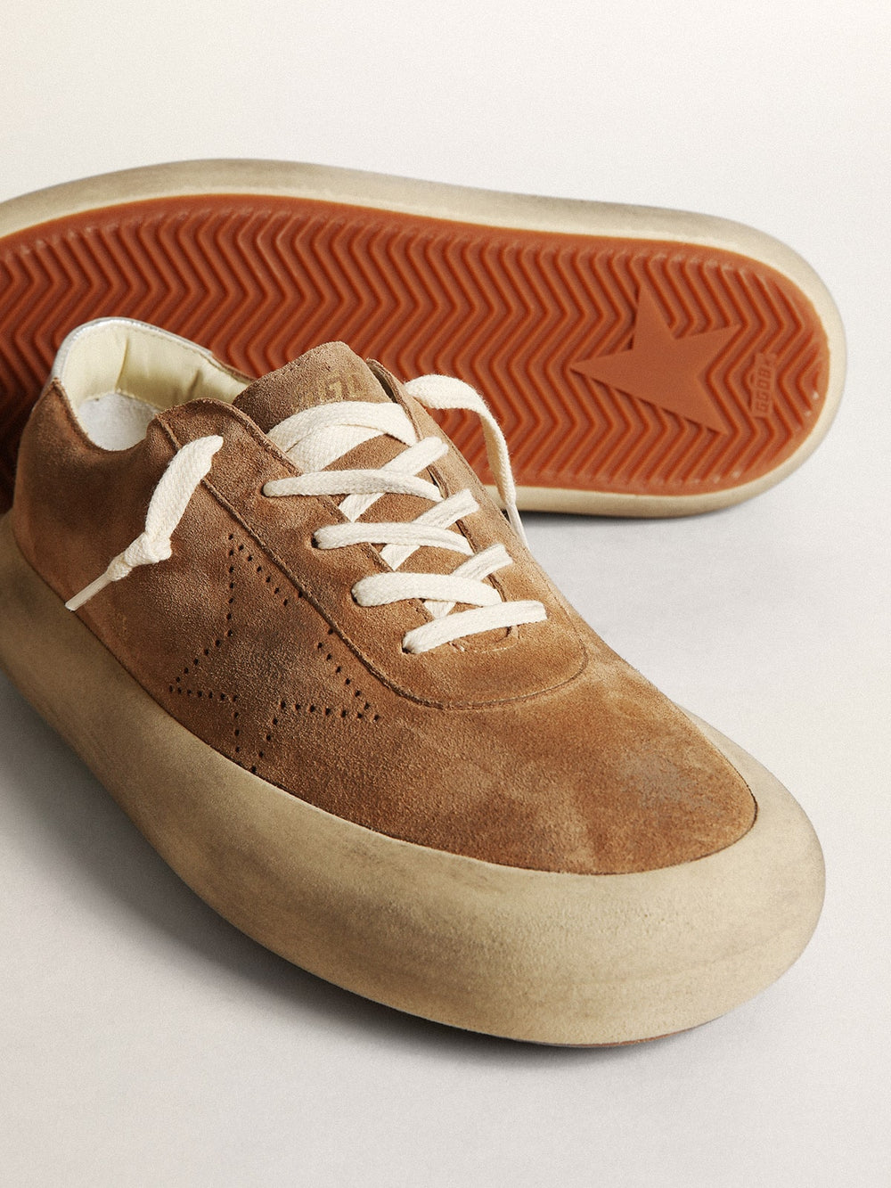 Golden Goose Men's Space-Star in tobacco-colored suede