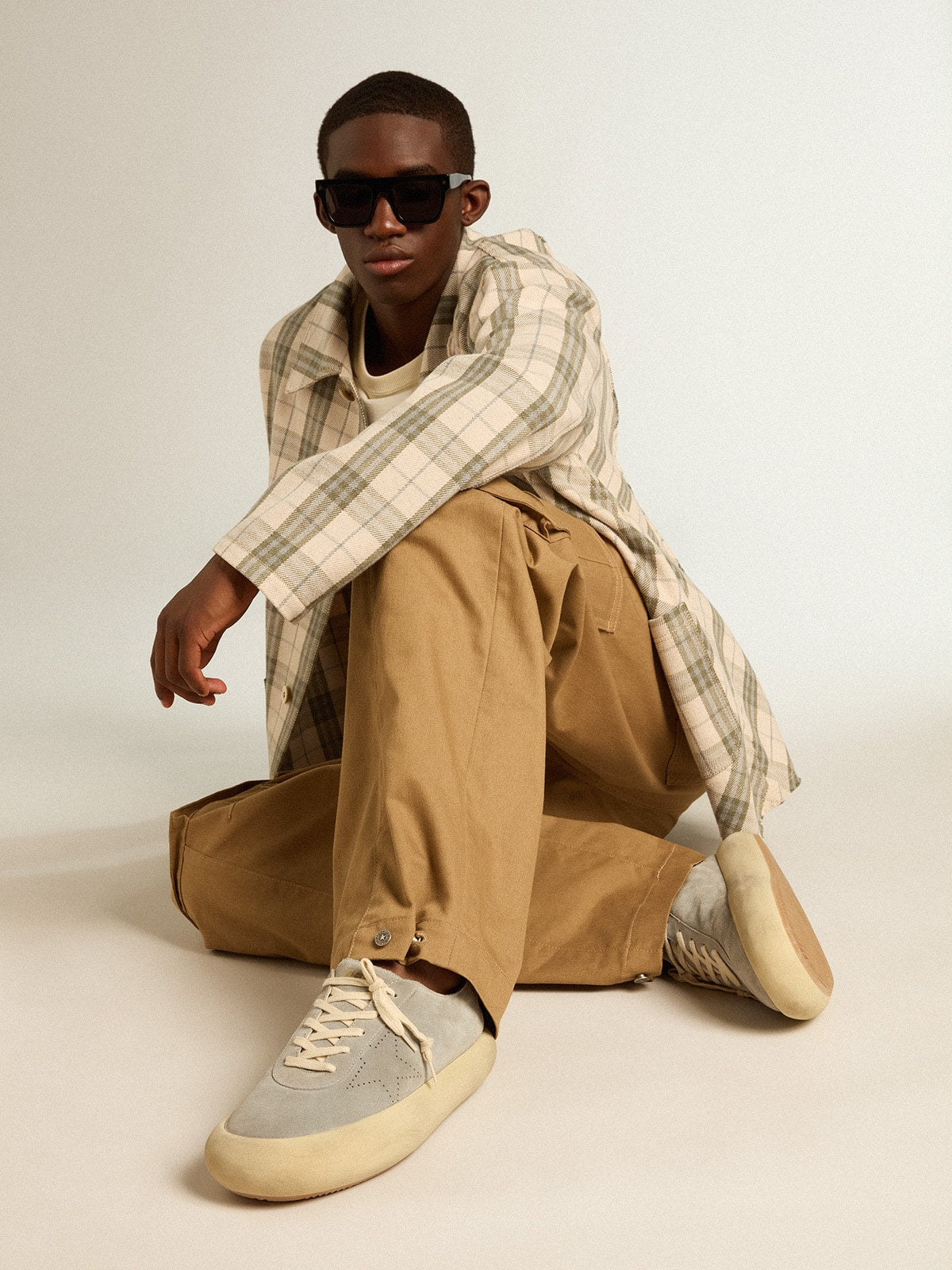 Golden Goose Men's Space-Star shoes in ice-gray suede with perforated star