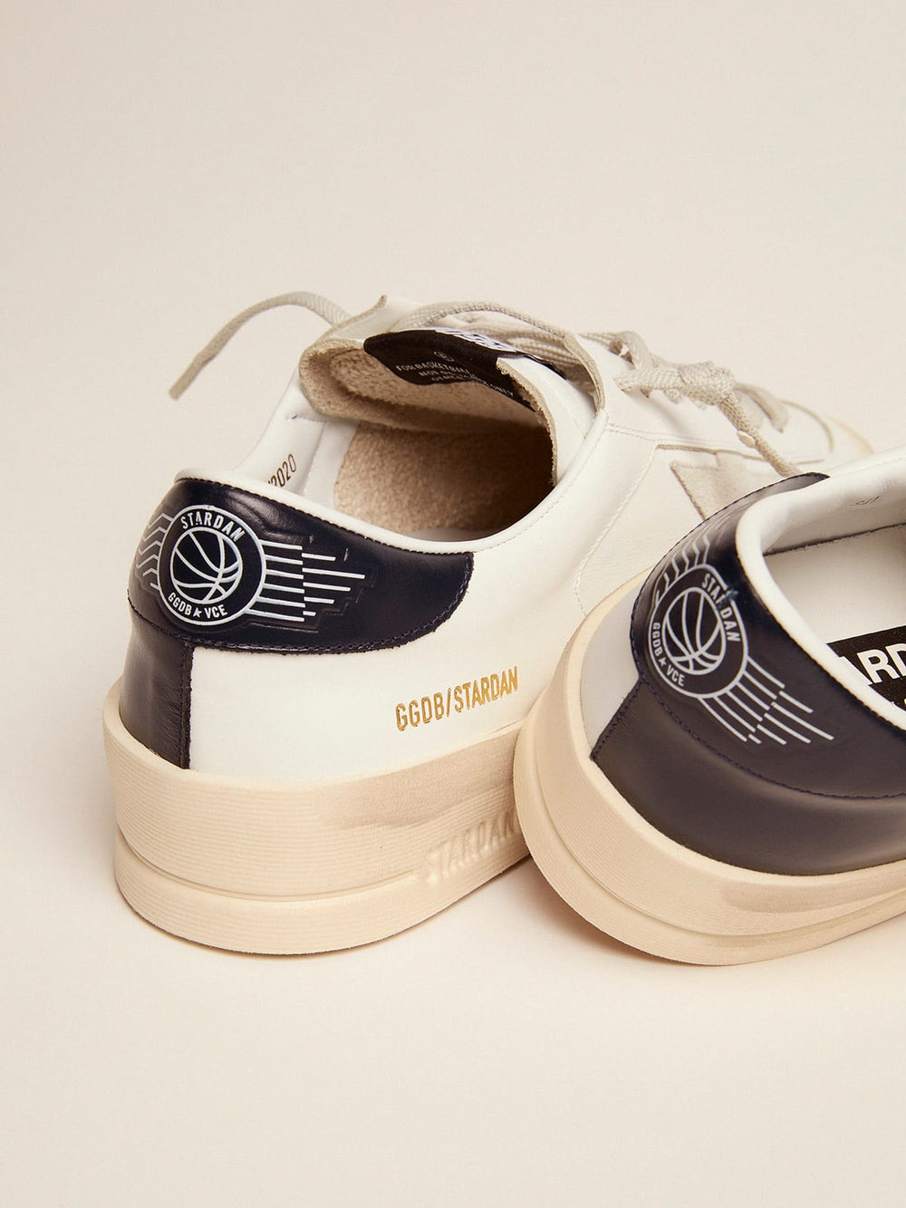 Golden Goose Men's Stardan with star in ice-gray suede and blu-navy heel tab
