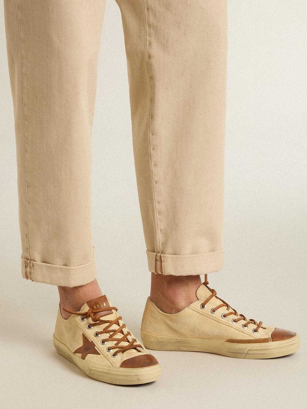 Golden Goose Men's V-Star in cream canvas with tobacco leather star