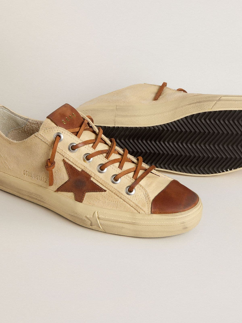 Golden Goose Men's V-Star in cream canvas with tobacco leather star