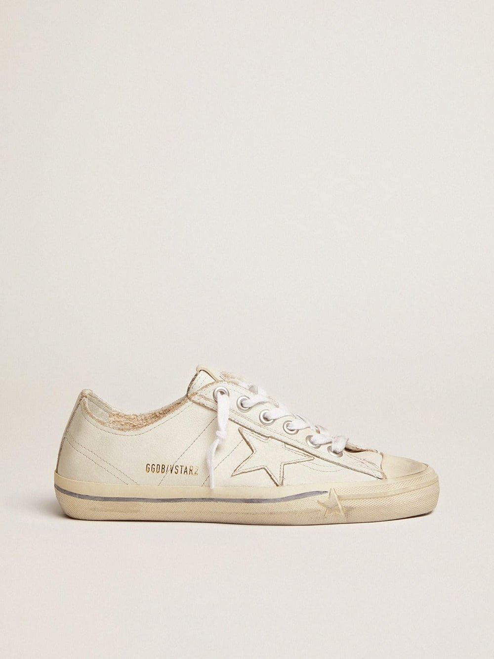 Golden Goose Men's V-Star in white leather with white star and light blue stripe on the foxing
