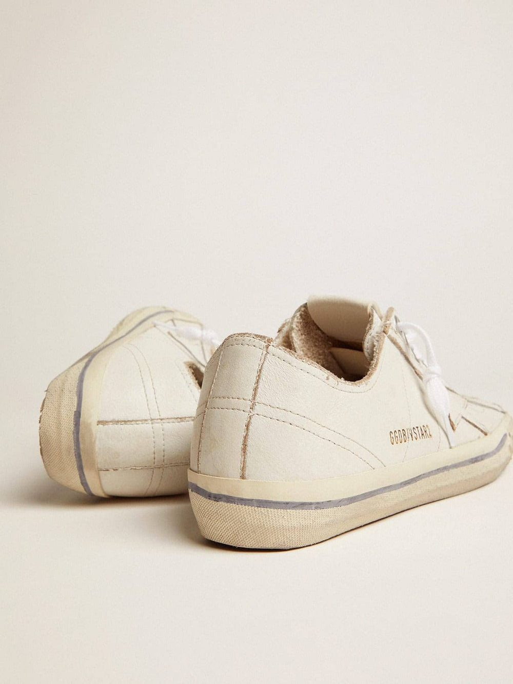 Golden Goose Men's V-Star in white leather with white star and light blue stripe on the foxing