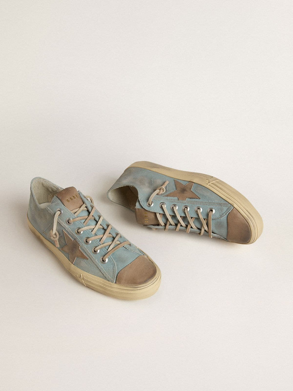 Golden Goose Men's V-Star in light blue canvas with dove-gray leather star