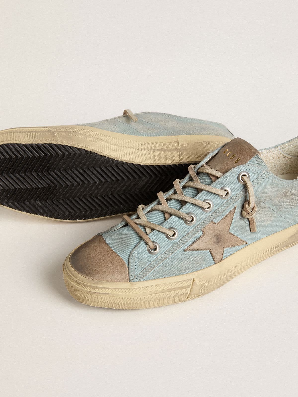 Golden Goose Men's V-Star in light blue canvas with dove-gray leather star