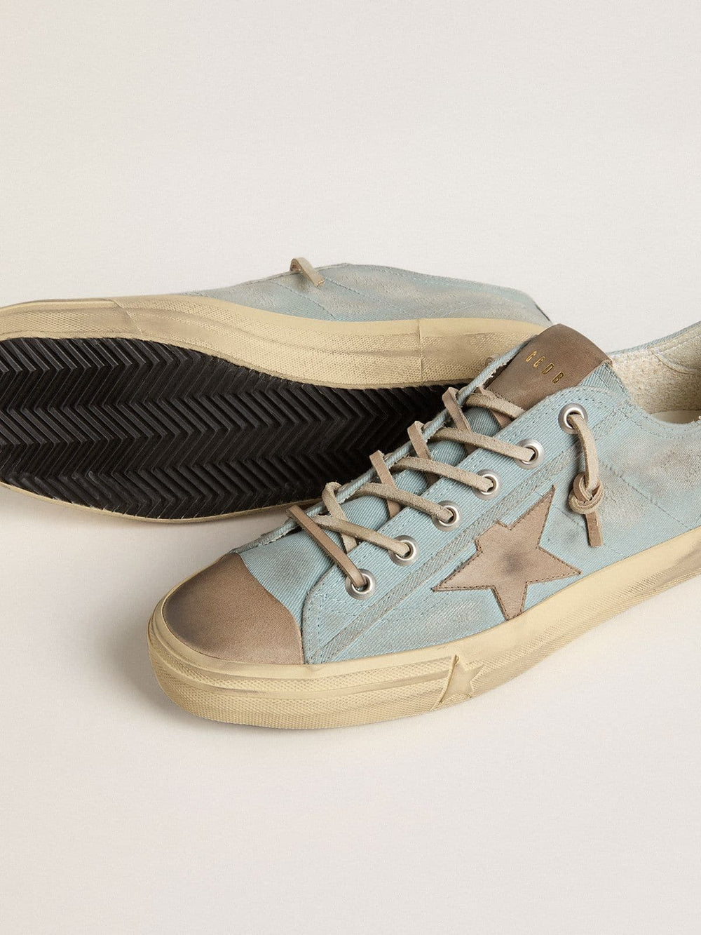 Golden Goose Men's V-Star in light blue canvas with dove-gray leather star