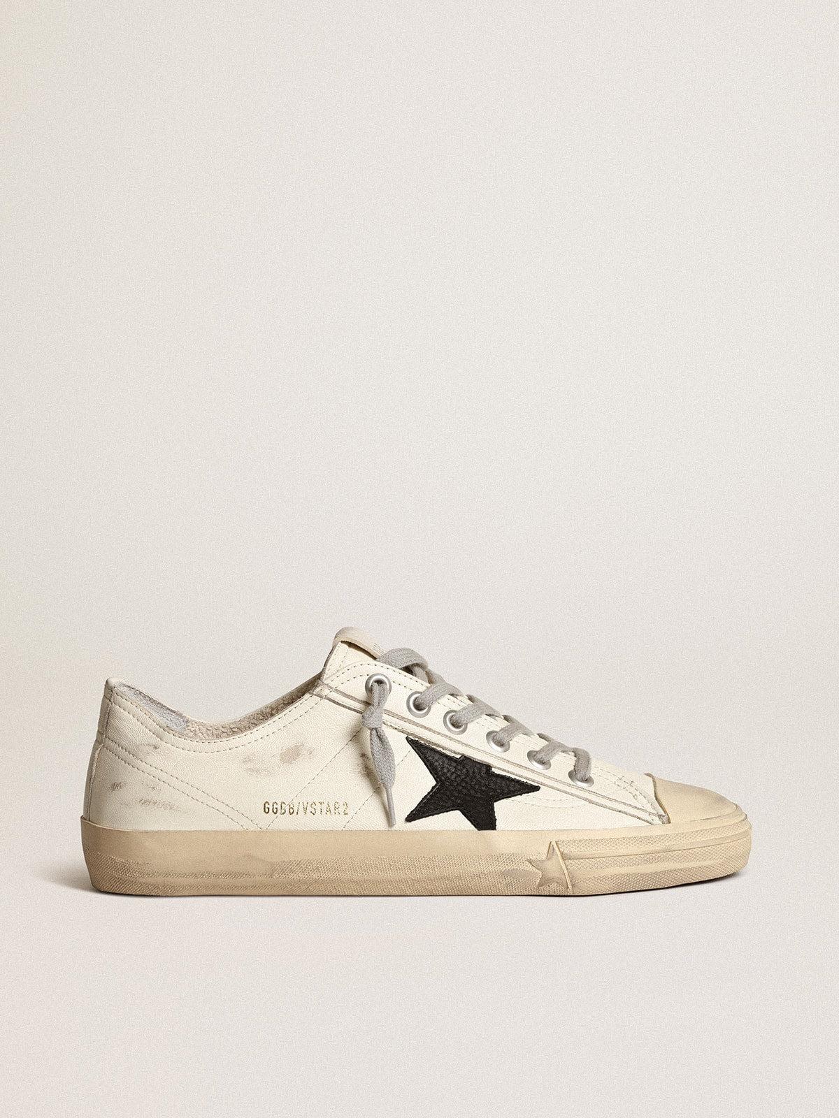 Golden Goose V-Star in nappa leather with black nubuck leather star