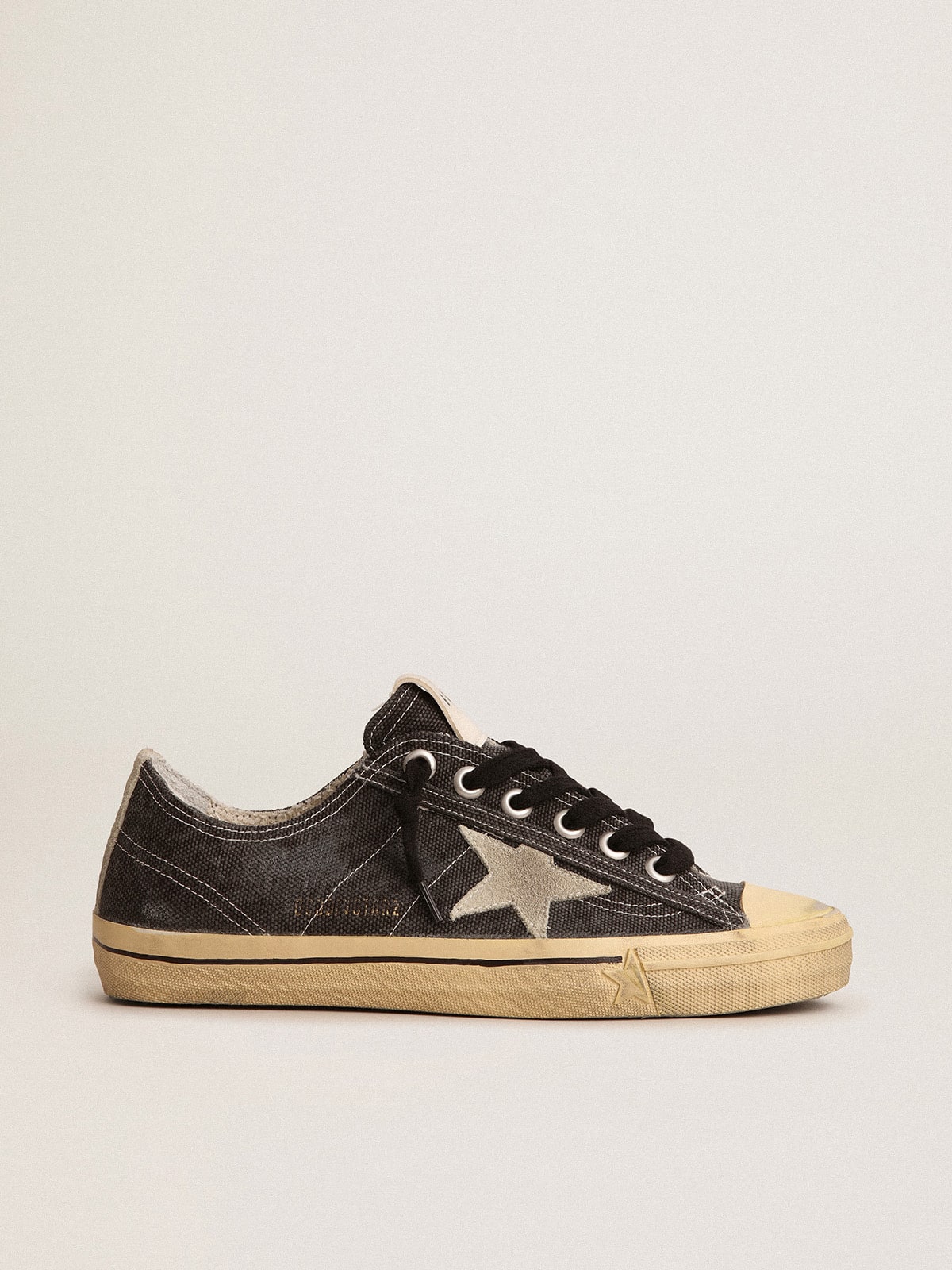 Golden Goose Men's V-Star  in black canvas with ice-gray star and heel