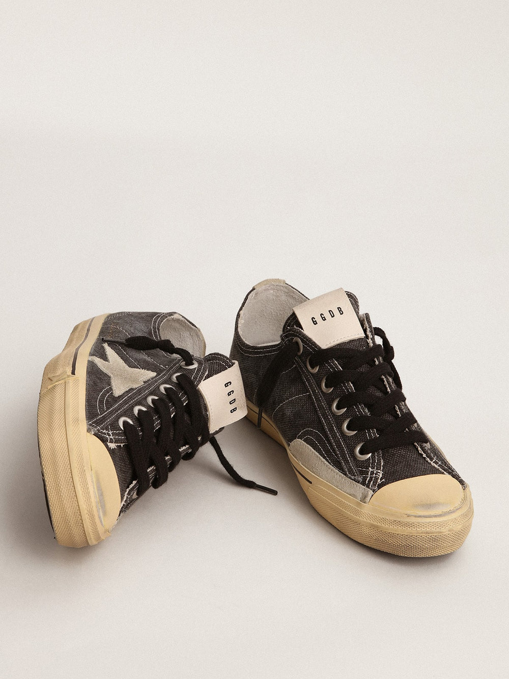 Golden Goose Men's V-Star  in black canvas with ice-gray star and heel