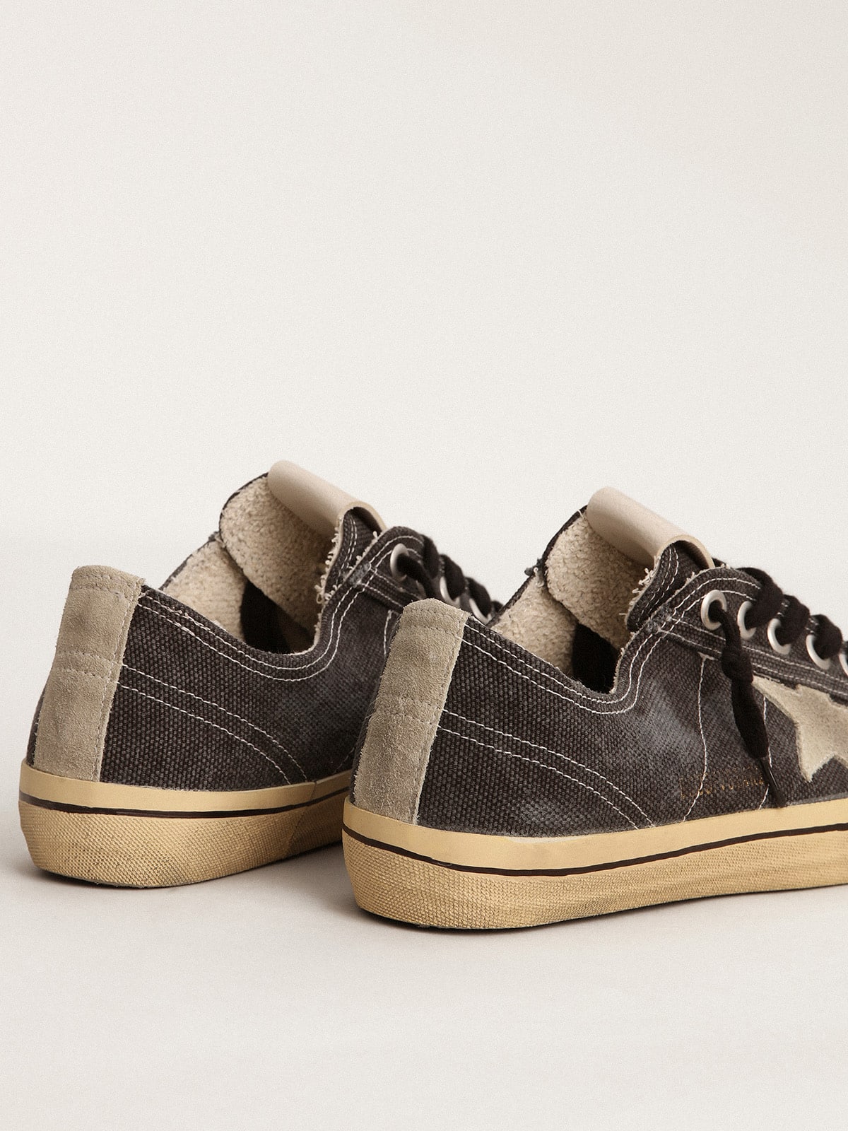 Golden Goose Men's V-Star  in black canvas with ice-gray star and heel