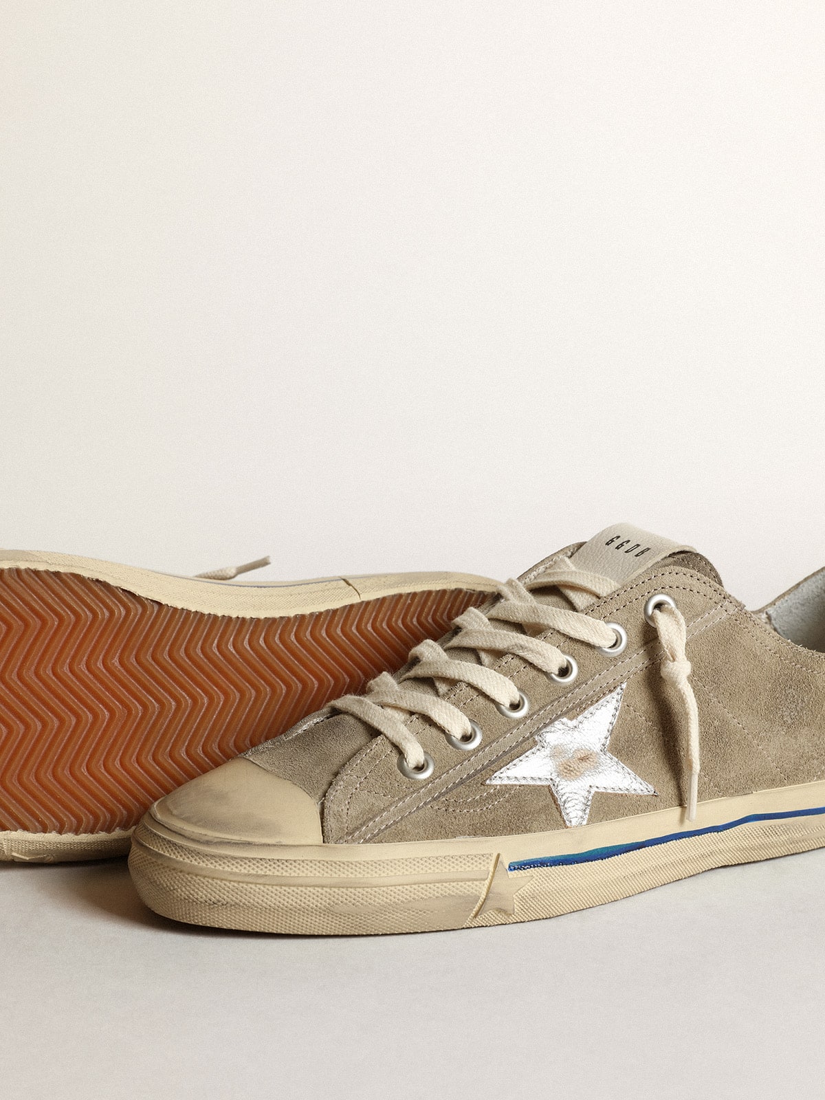 Golden Goose Men's V-Star in dove-gray suede with silver metallic leather star