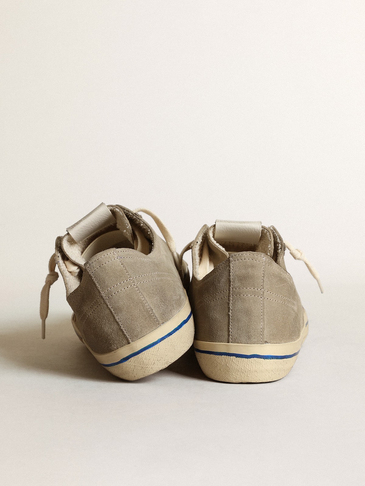 Golden Goose Men's V-Star in dove-gray suede with silver metallic leather star