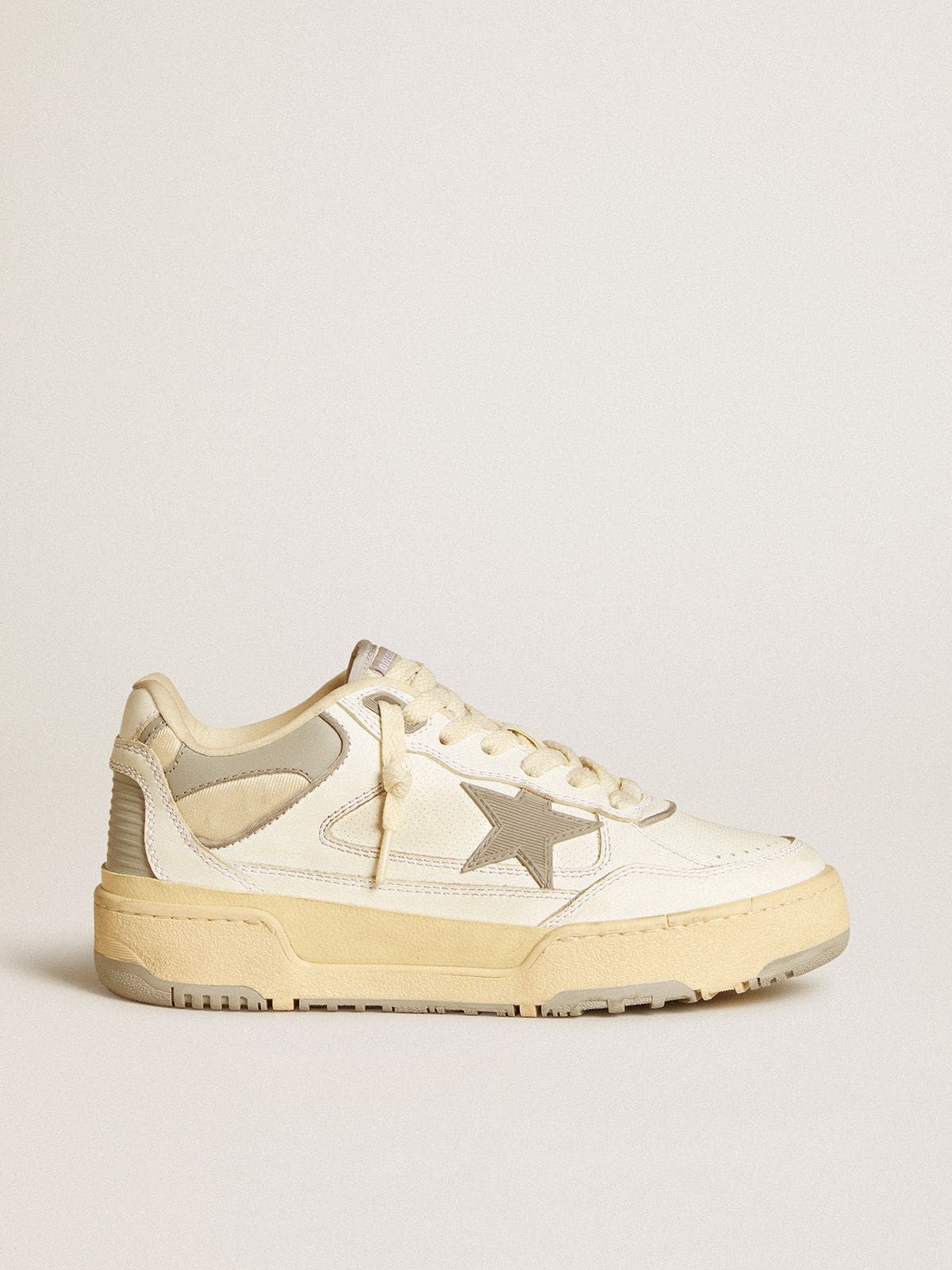 Golden Goose Men’s Forty2 with grey star and white leather heel tab