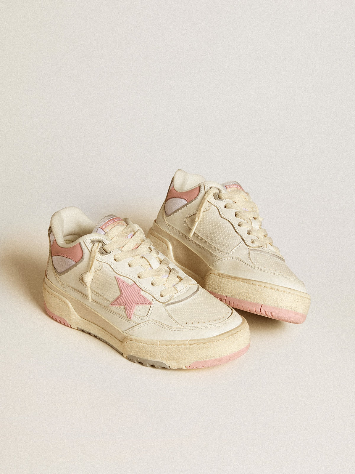 Golden Goose Men’s Forty2 with pink star and white leather heel tab