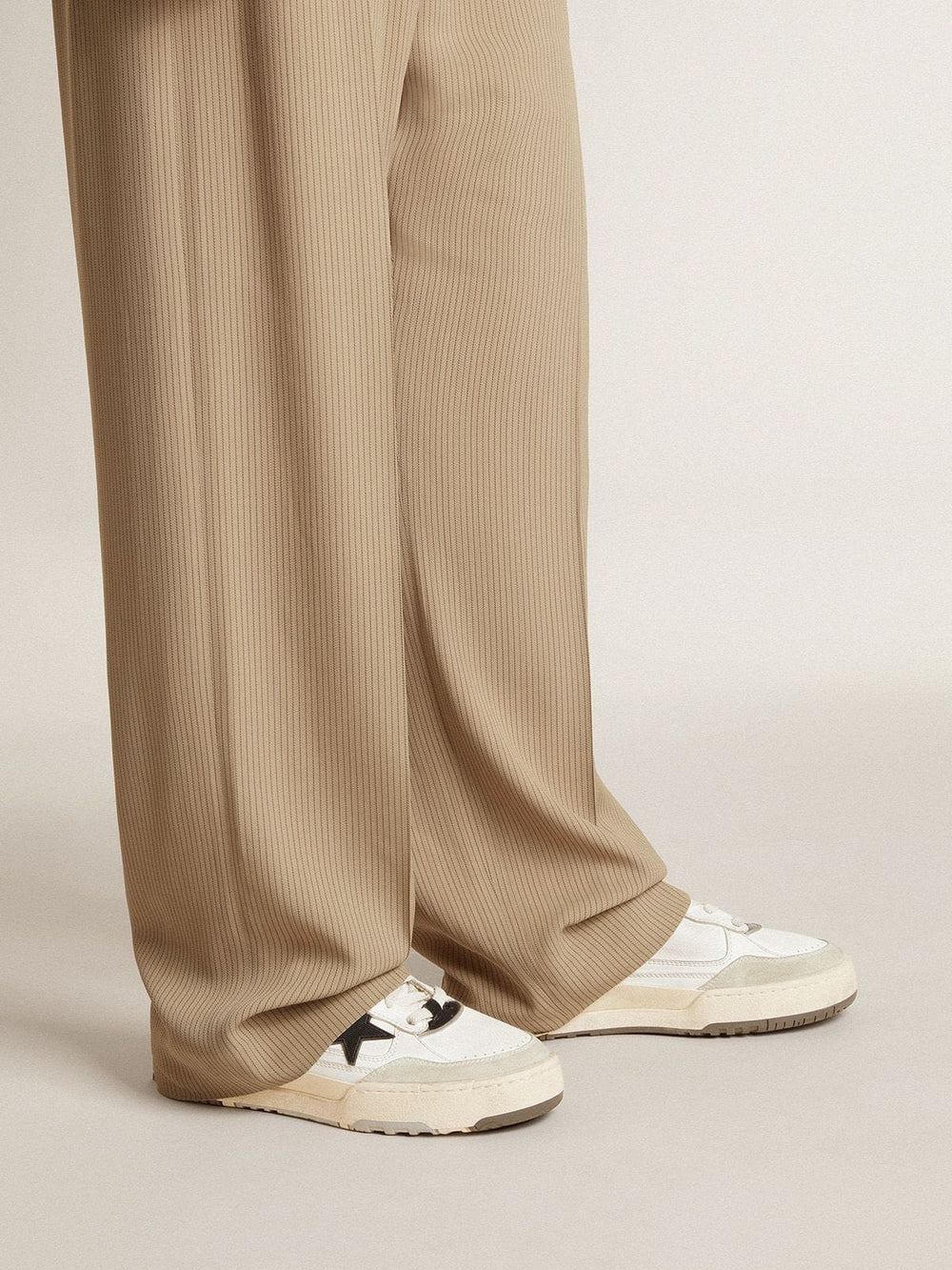 Golden Goose Men’s Forty2 with pink star and white leather heel tab