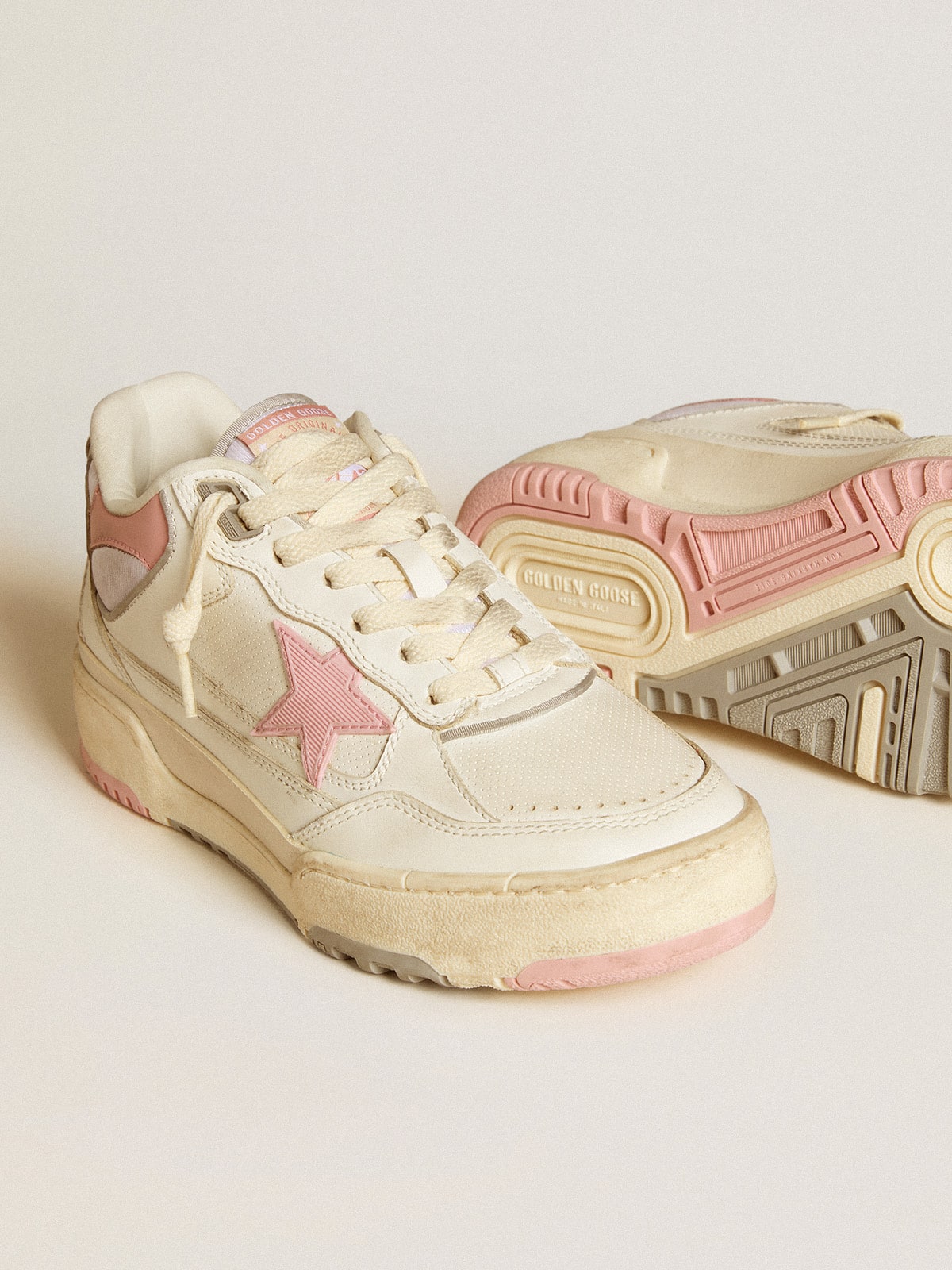 Golden Goose Men’s Forty2 with pink star and white leather heel tab
