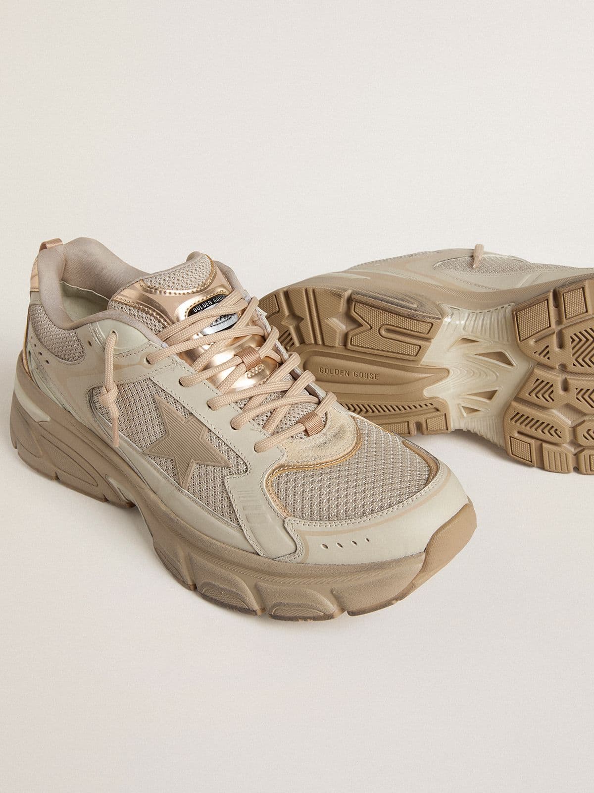 Golden Goose Men’s Lightstar in dove-gray leather and mesh with beige TPU star