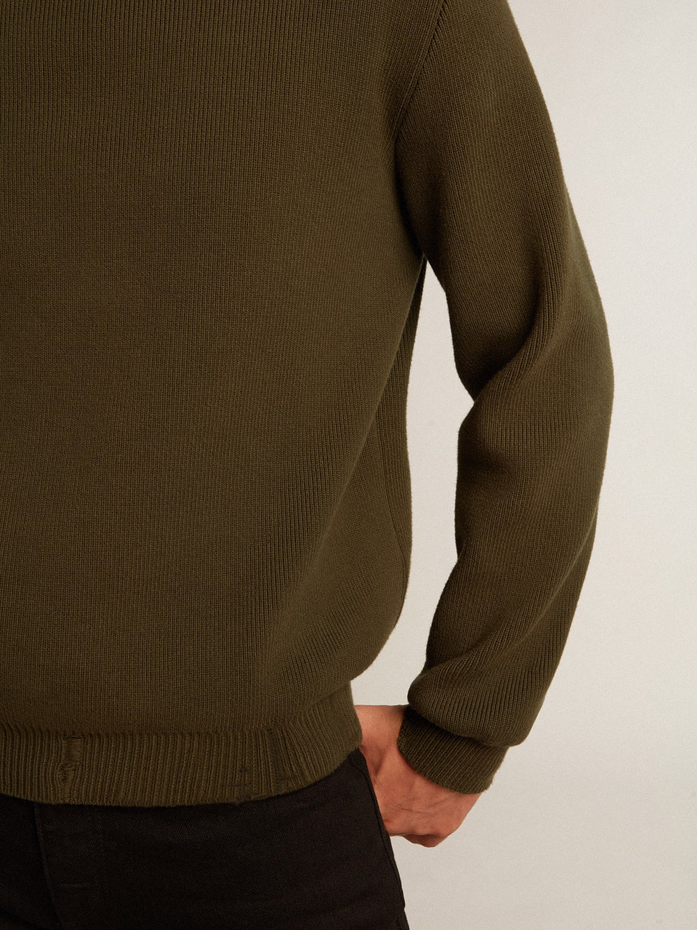 Golden Goose Men's round-neck sweater in military green cotton